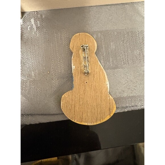 Hand Painted Baby Jesus Mary Pin Brooch Wood - Picture 4 of 4